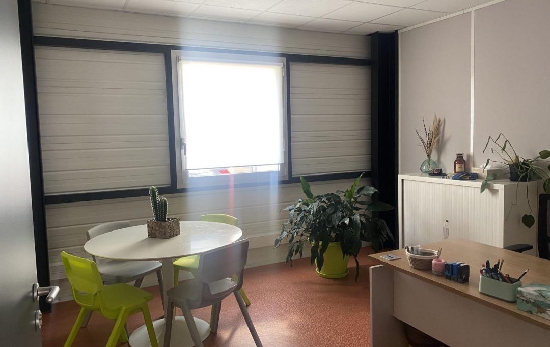 Résidences 81 : Local / Bureau | ALBI (81000) | 182 m2 | 2 100 € 