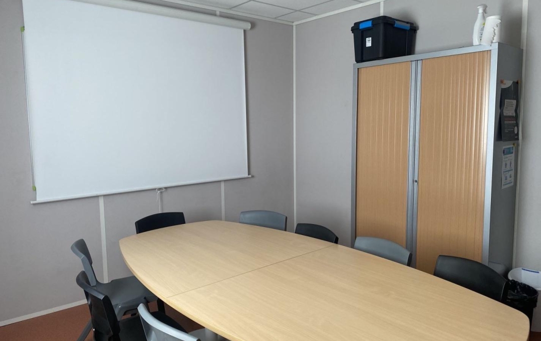 Résidences 81 : Local / Bureau | ALBI (81000) | 182 m2 | 2 100 € 