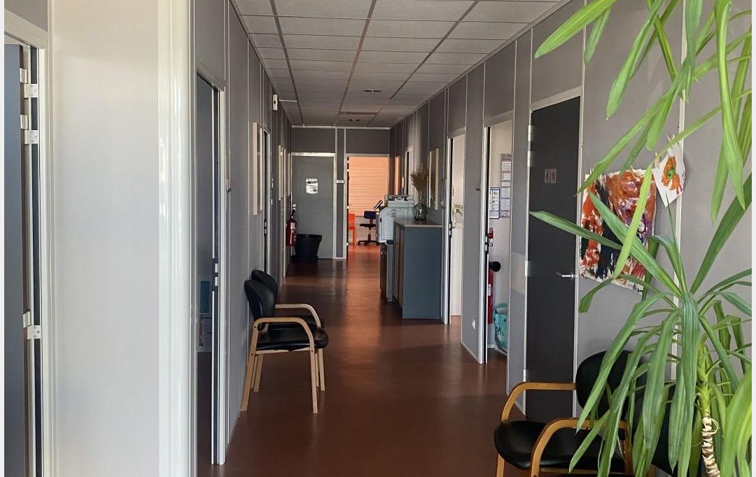 Résidences 81 : Local / Bureau | ALBI (81000) | 182 m2 | 2 100 € 