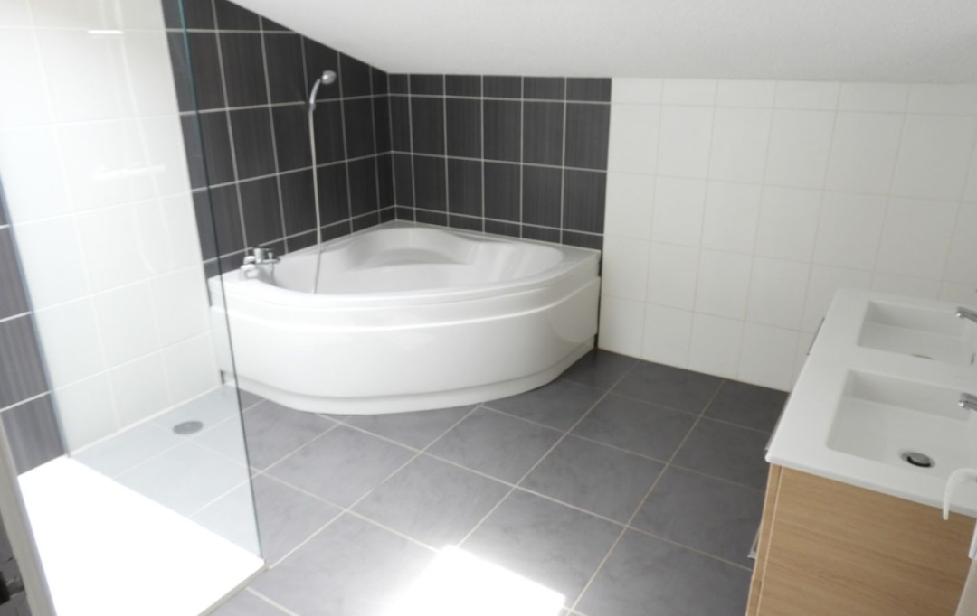 Résidences 81 : House | LOMBERS (81120) | 180 m2 | 1 000 € 