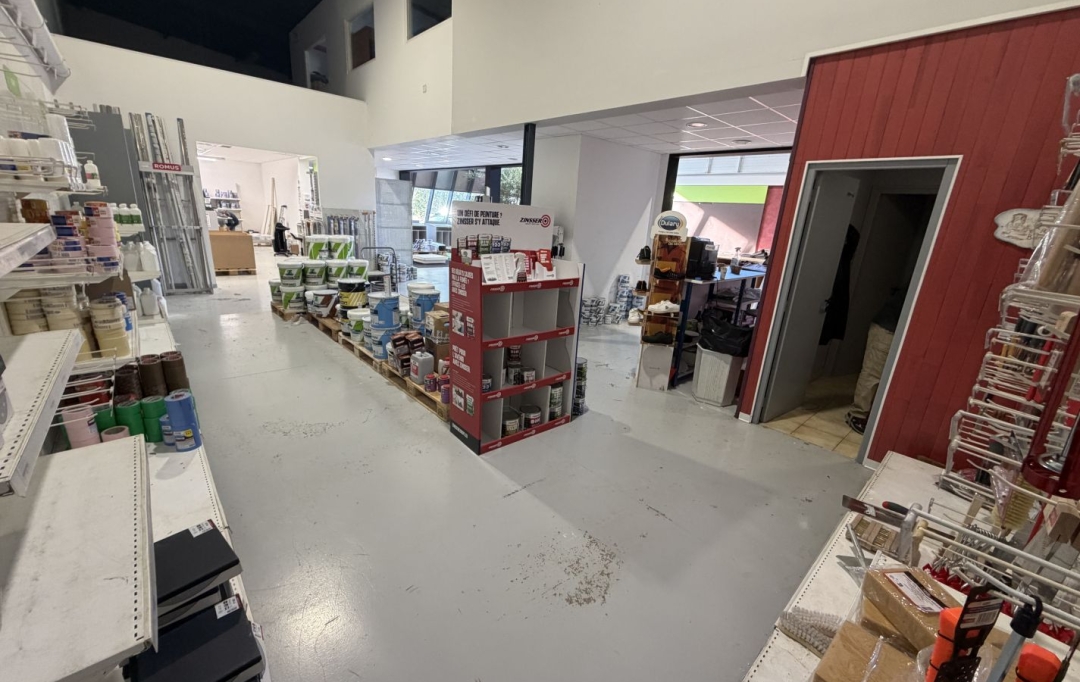 Résidences 81 : Local / Bureau | PUYGOUZON (81990) | 700 m2 | 475 000 &euro; 