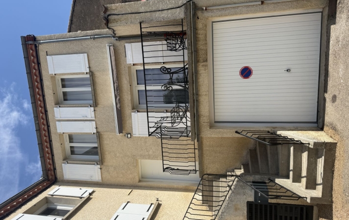 Maison   REALMONT  51 m2 700 € 